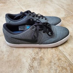 Mens Nike skateboarding shoes